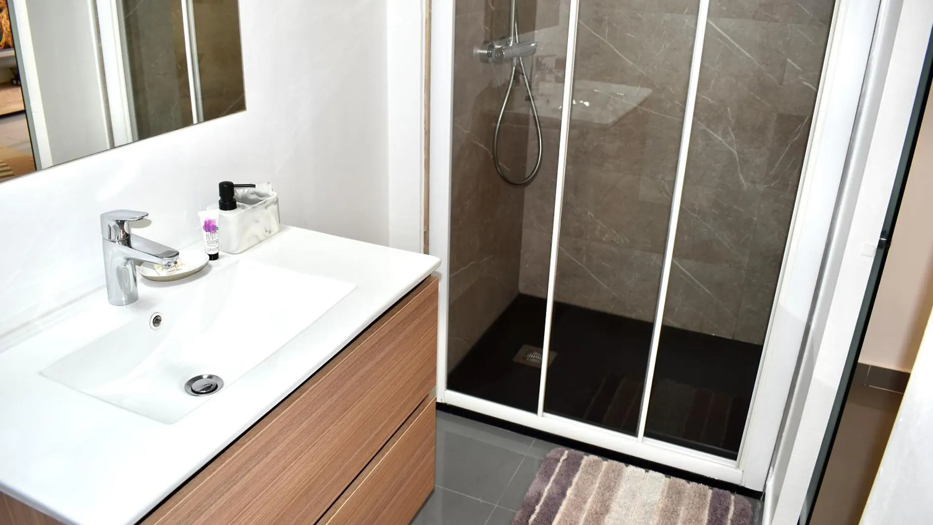 Magnifique Appartement 2 Pieces Au Calme Cannes França