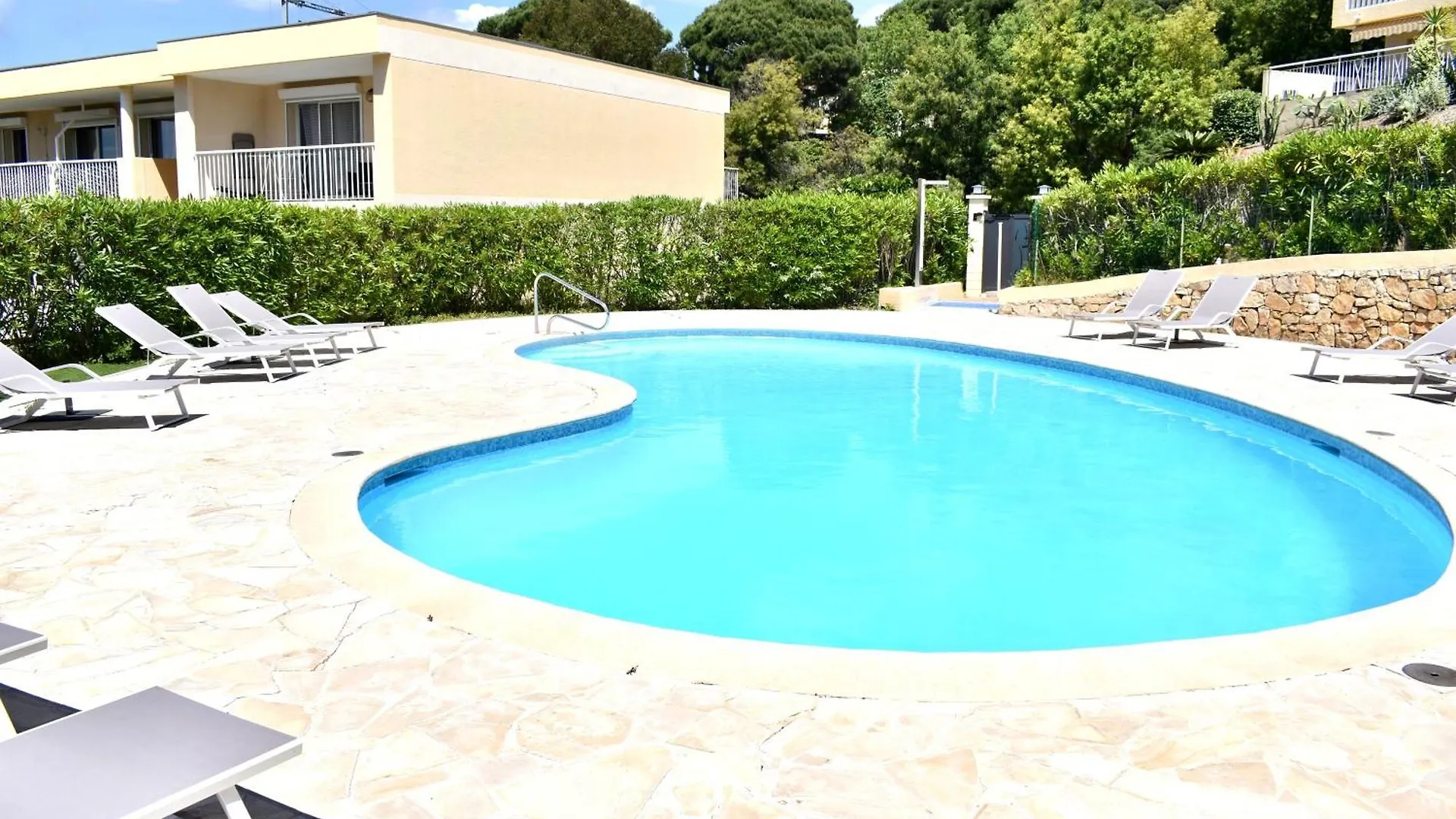 Magnifique Appartement 2 Pieces Au Calme Cannes