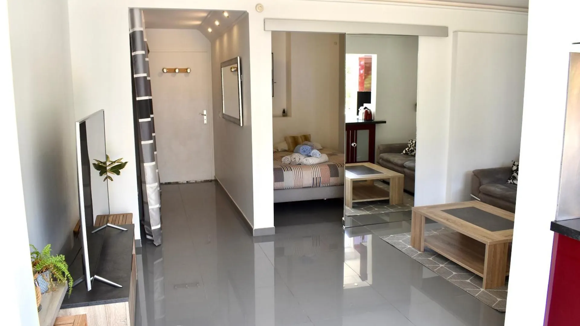 Magnifique Appartement 2 Pieces Au Calme Cannes 0*,  Frankrike